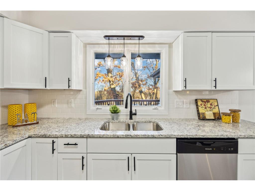 242 Cimarron Road Apple Valley MN 55124 6468519 image1