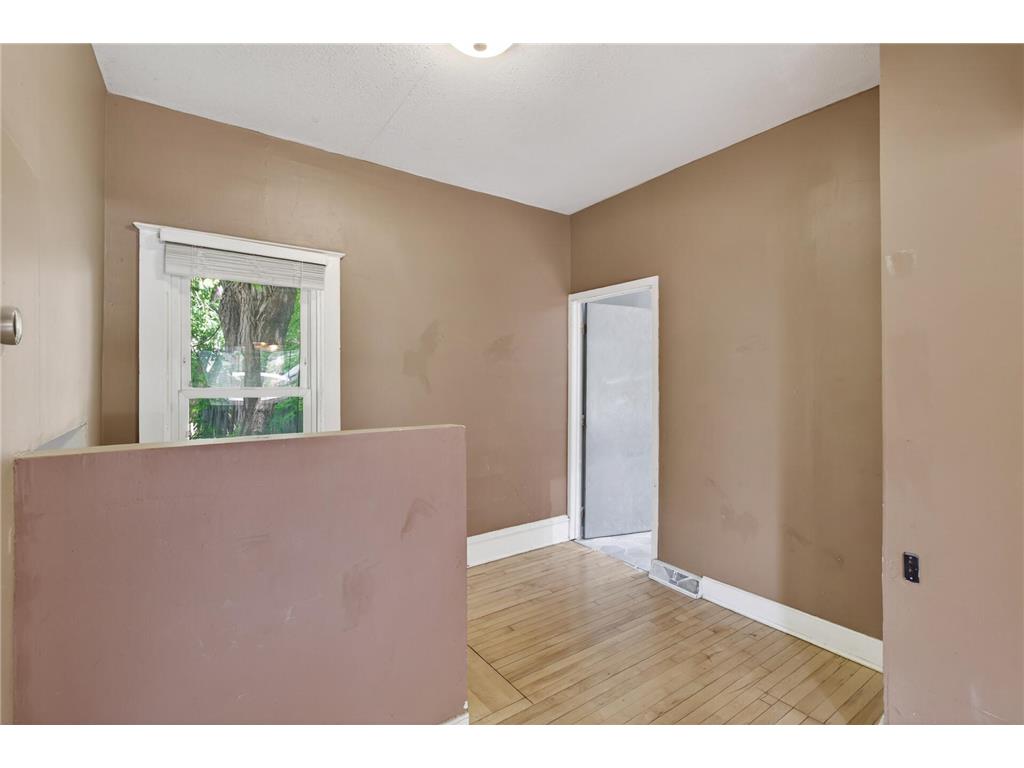 242 Penn Avenue N Minneapolis MN 55405 7075078 image12