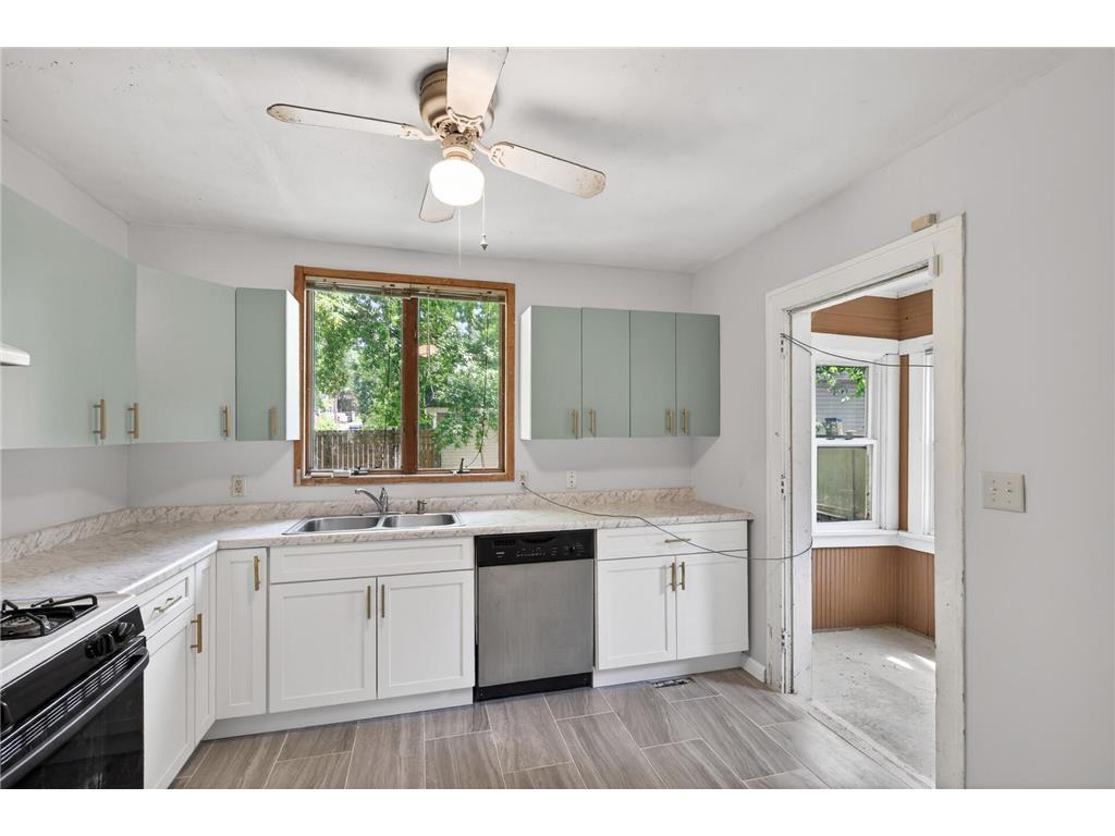 242 Penn Avenue N Minneapolis MN 55405 7075078 image15