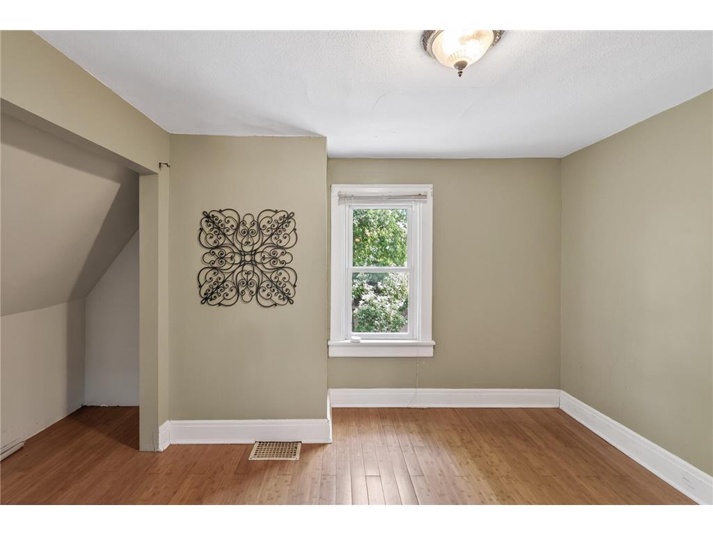242 Penn Avenue N Minneapolis MN 55405 7075078 image18