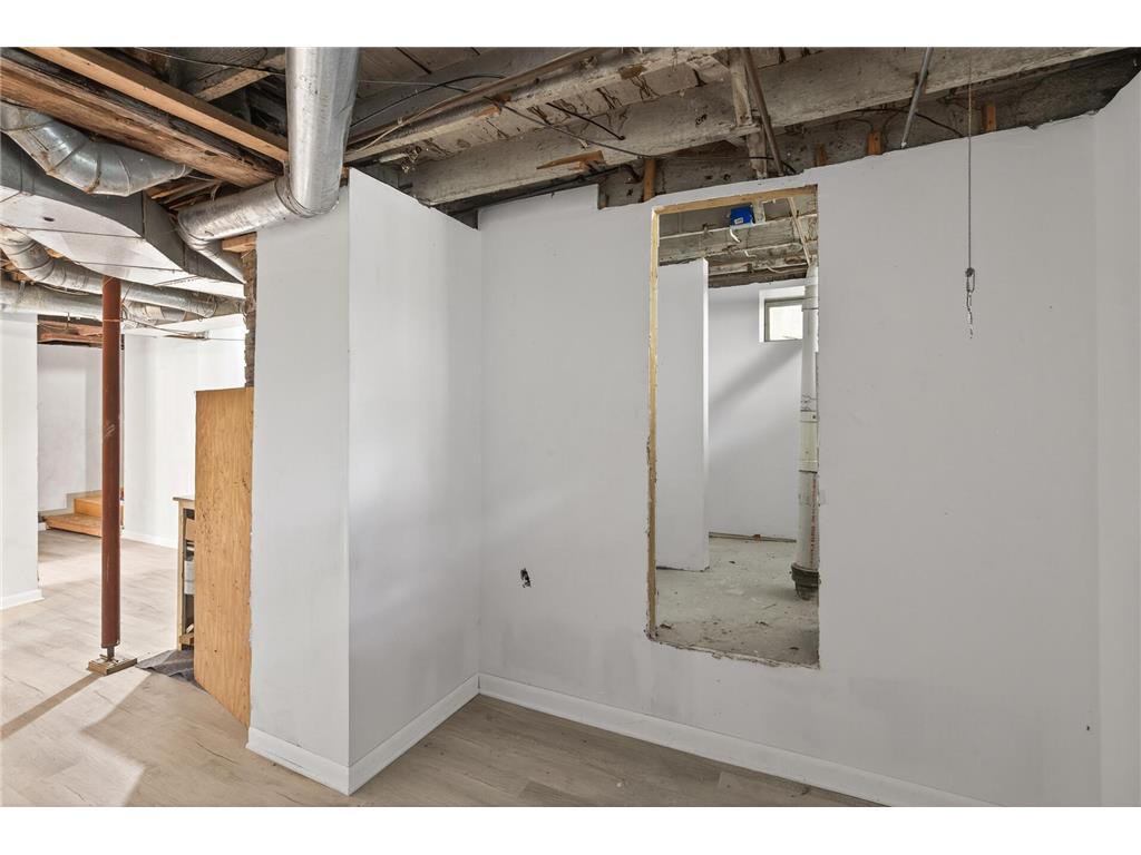 242 Penn Avenue N Minneapolis MN 55405 7075078 image23