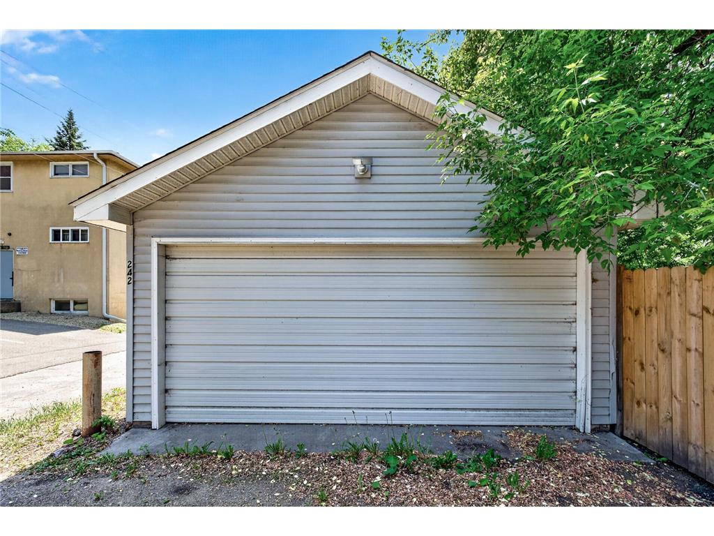 242 Penn Avenue N Minneapolis MN 55405 7075078 image28
