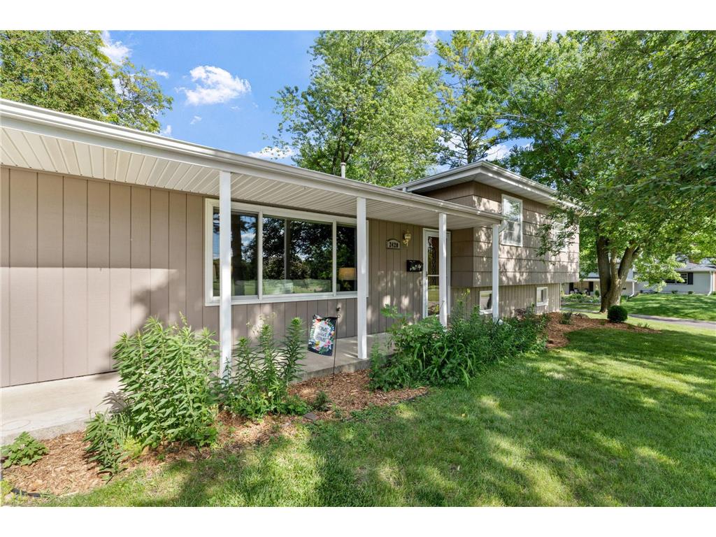 2420 Ensign Avenue N Golden Valley MN 55427 7078690 image2