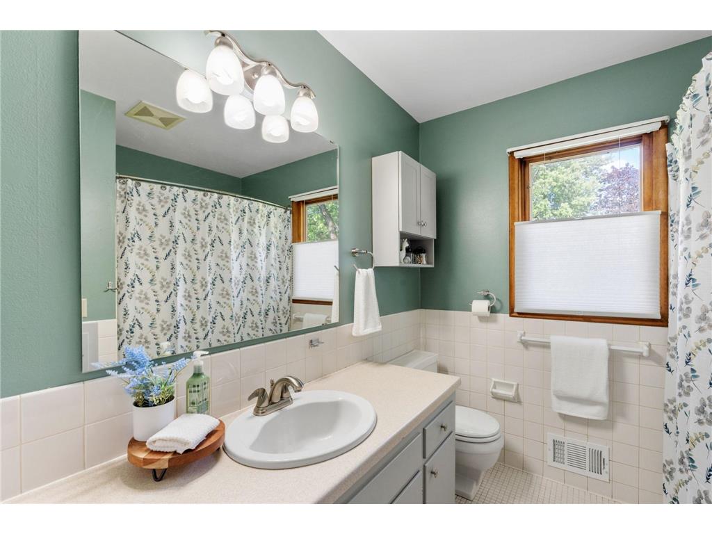 2420 Ensign Avenue N Golden Valley MN 55427 7078690 image21
