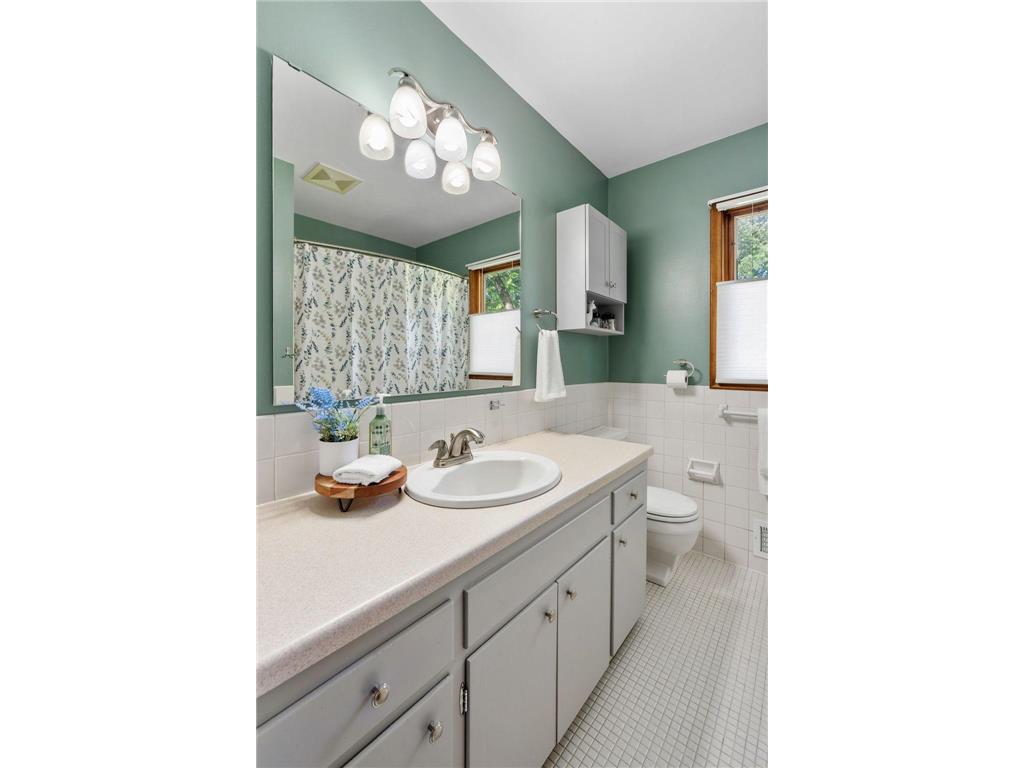 2420 Ensign Avenue N Golden Valley MN 55427 7078690 image22