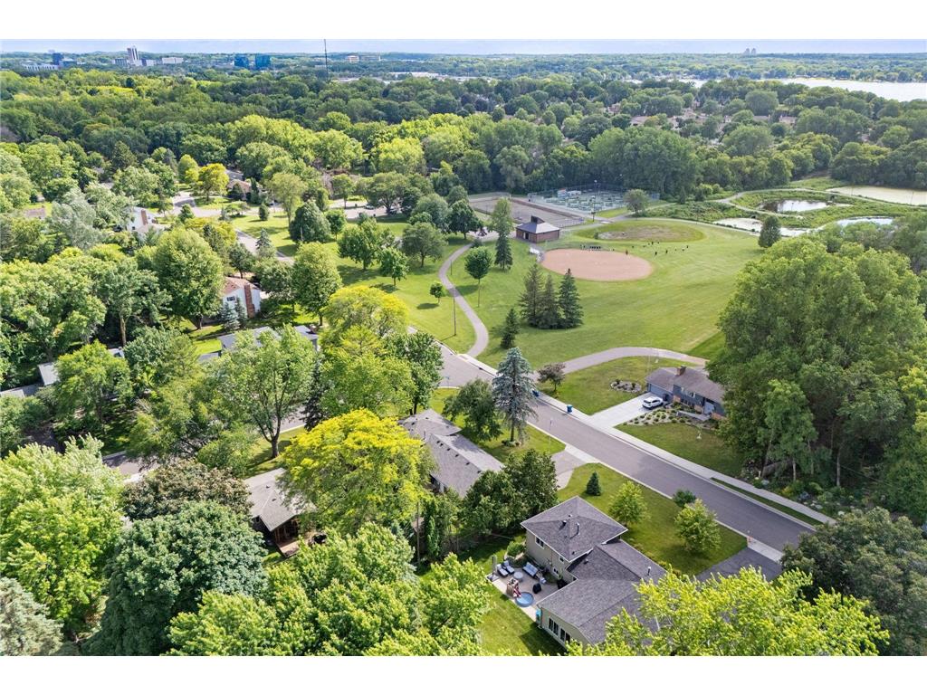 2420 Ensign Avenue N Golden Valley MN 55427 7078690 image4