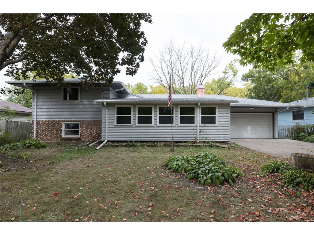 2421 1st Avenue E North Saint Paul MN 55109 6439806 image1