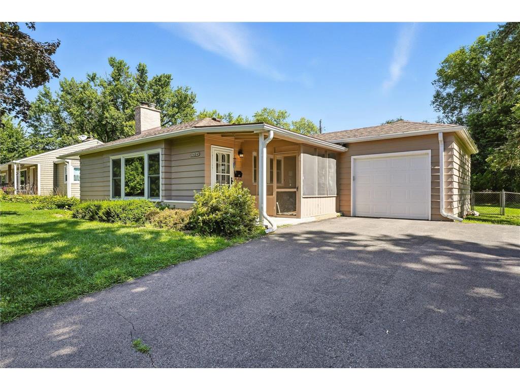 2424 Byrd Avenue N Golden Valley MN 55422 6774622 image1