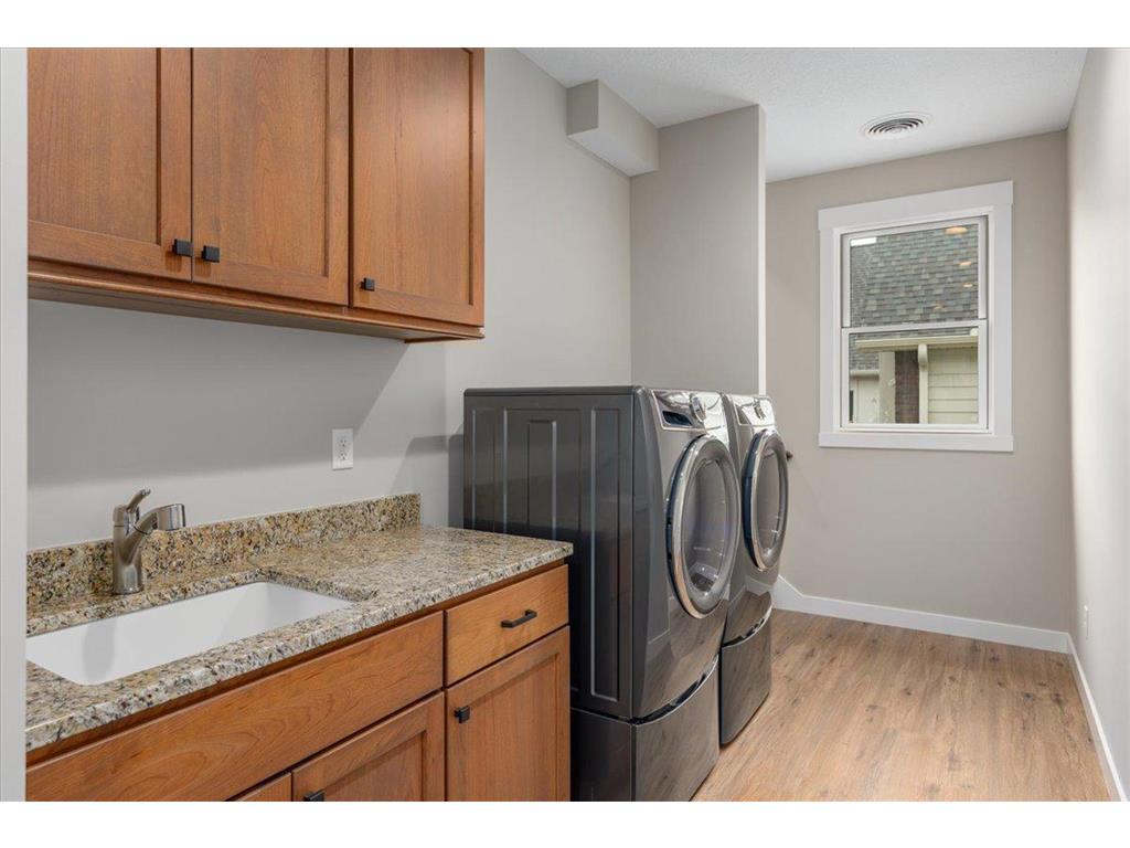 2400 Simply Living Lane Hudson WI 54016 7011000 image13