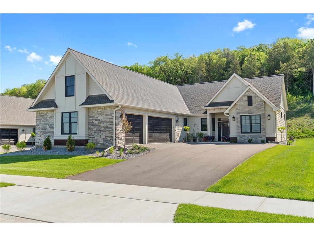 2400 Simply Living Lane Hudson WI 54016 7011000 image18
