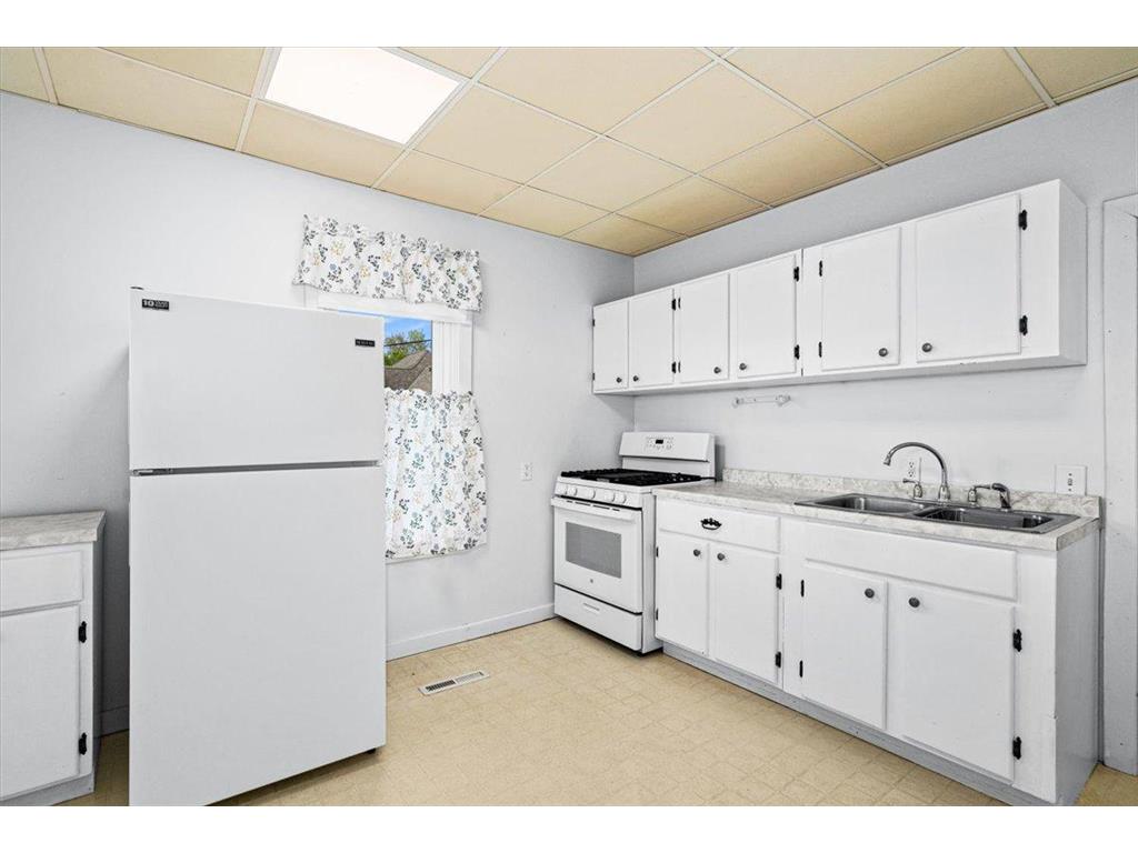 2424 W 7th Street Duluth MN 55806 7095901 image2