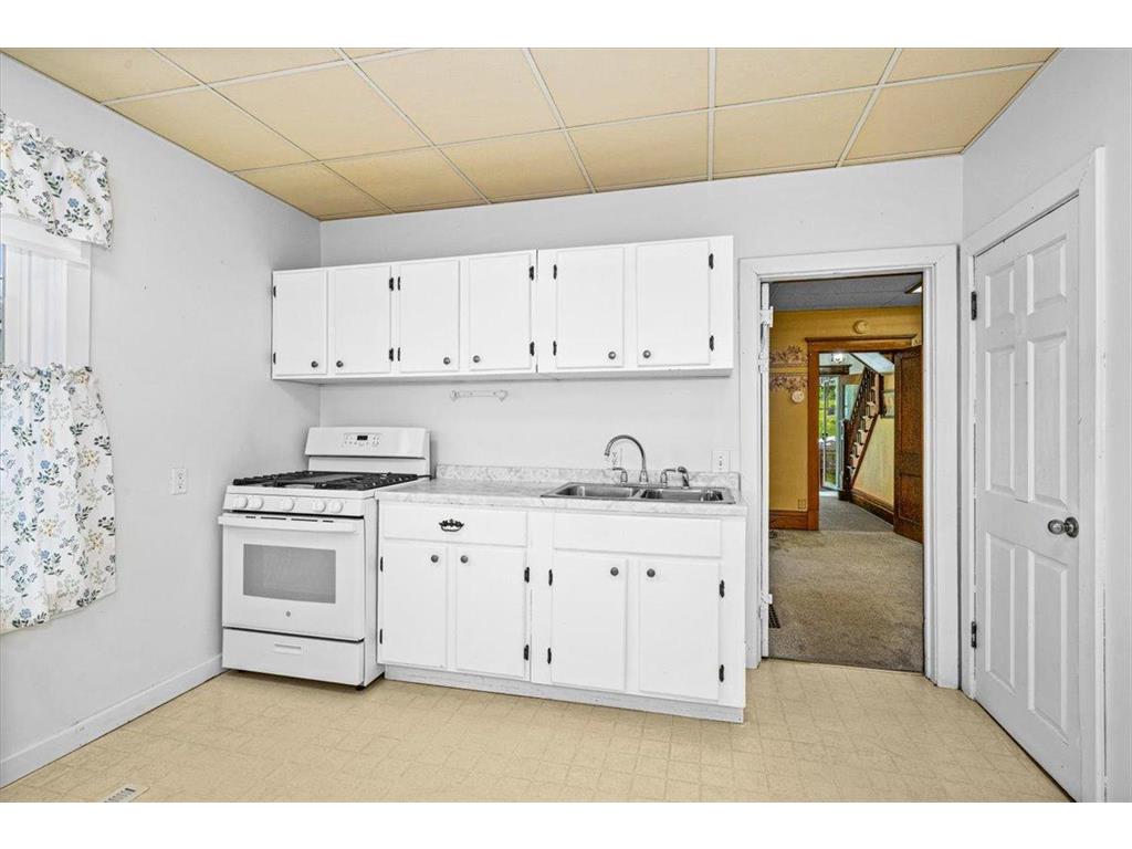 2424 W 7th Street Duluth MN 55806 7095901 image3