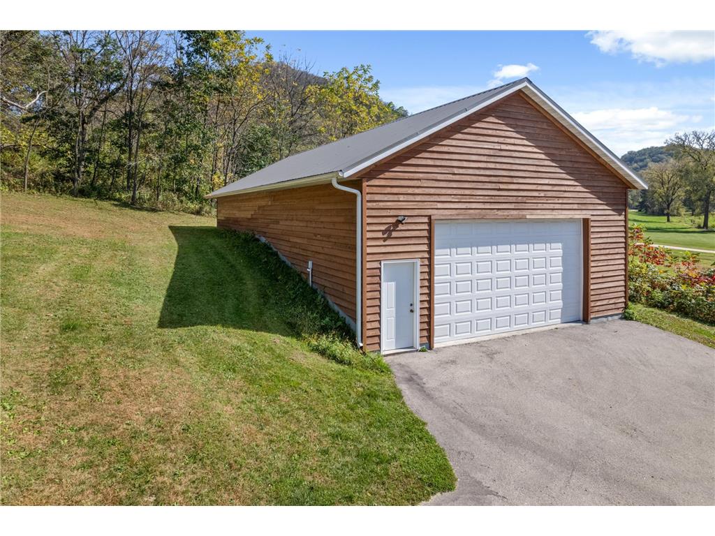 24242 Pfeiffer Hill Road Wilson Twp MN 55987 6797932 image69