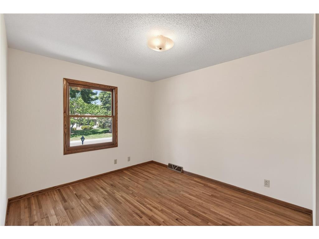 2425 80th Avenue N Brooklyn Park MN 55444 7077928 image14