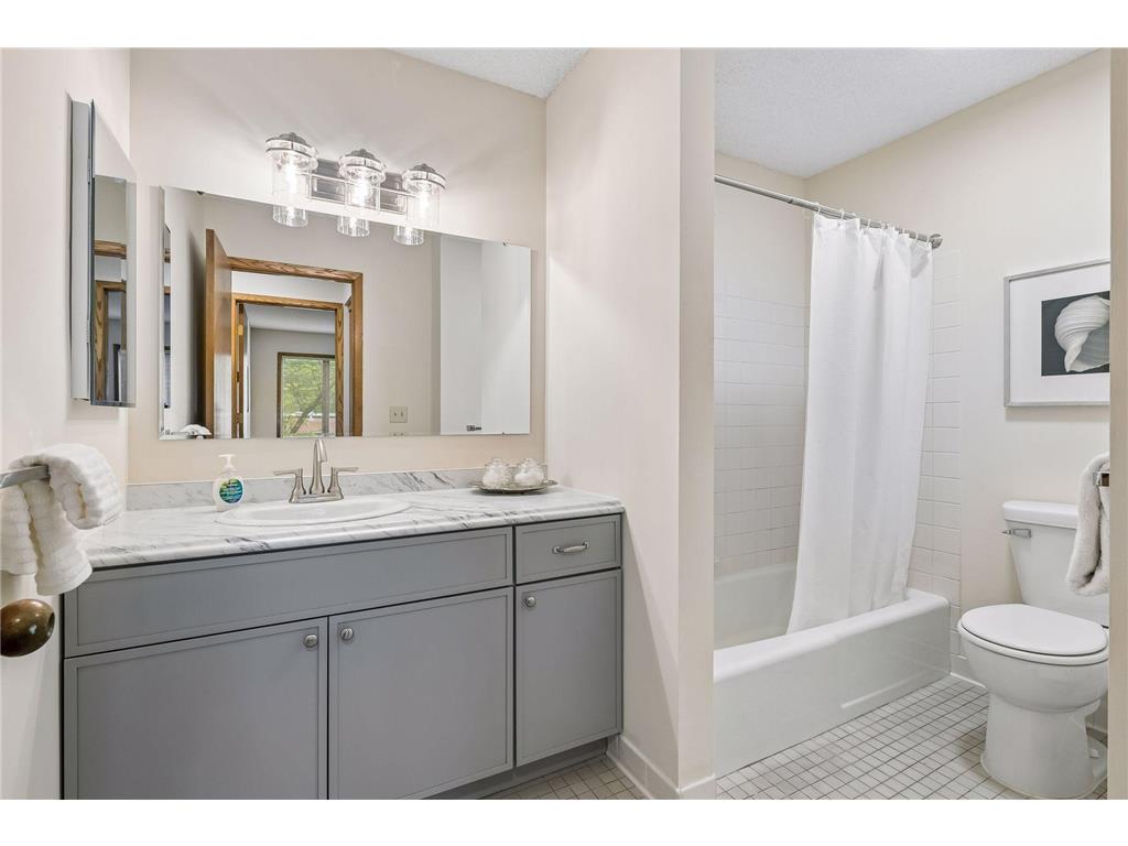 2425 E Franklin Avenue #209 Minneapolis MN 55406 7041663 image15