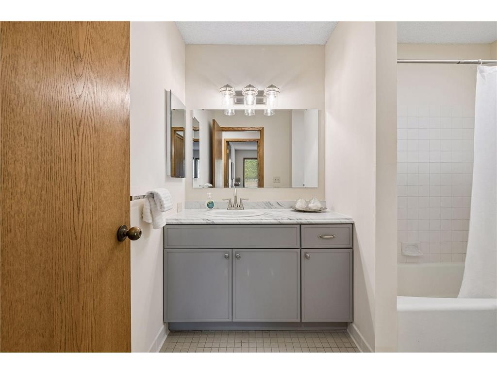 2425 E Franklin Avenue #209 Minneapolis MN 55406 7041663 image16