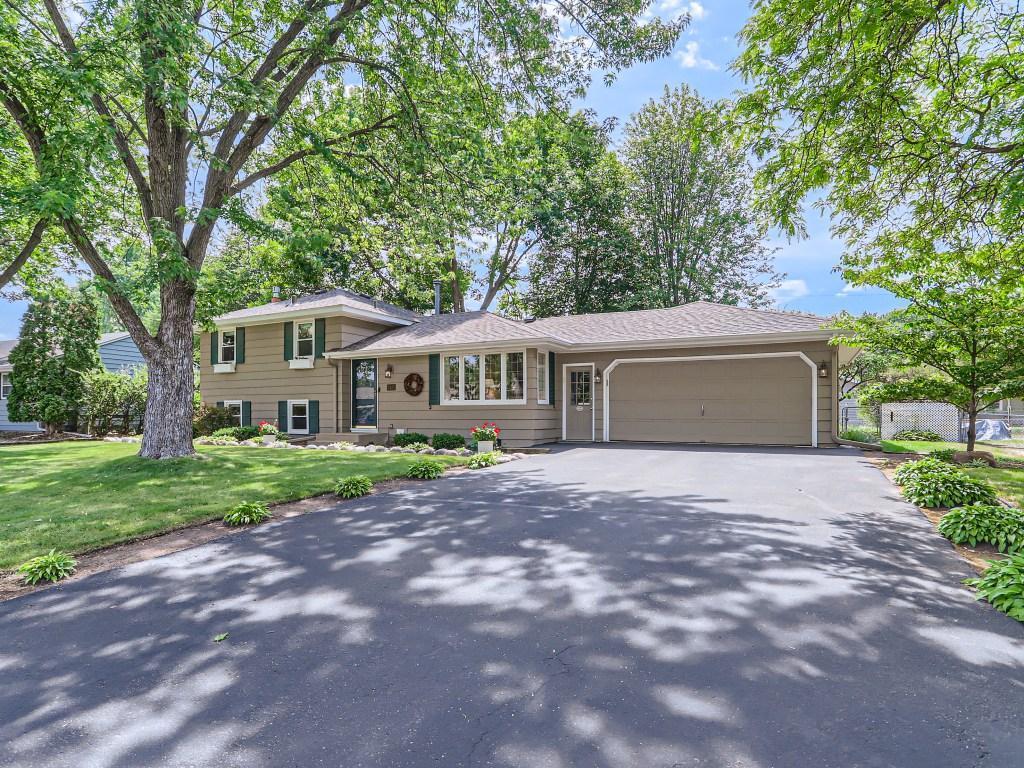 2425 Gunflint Trail Brooklyn Park MN 55444 6374550 image1