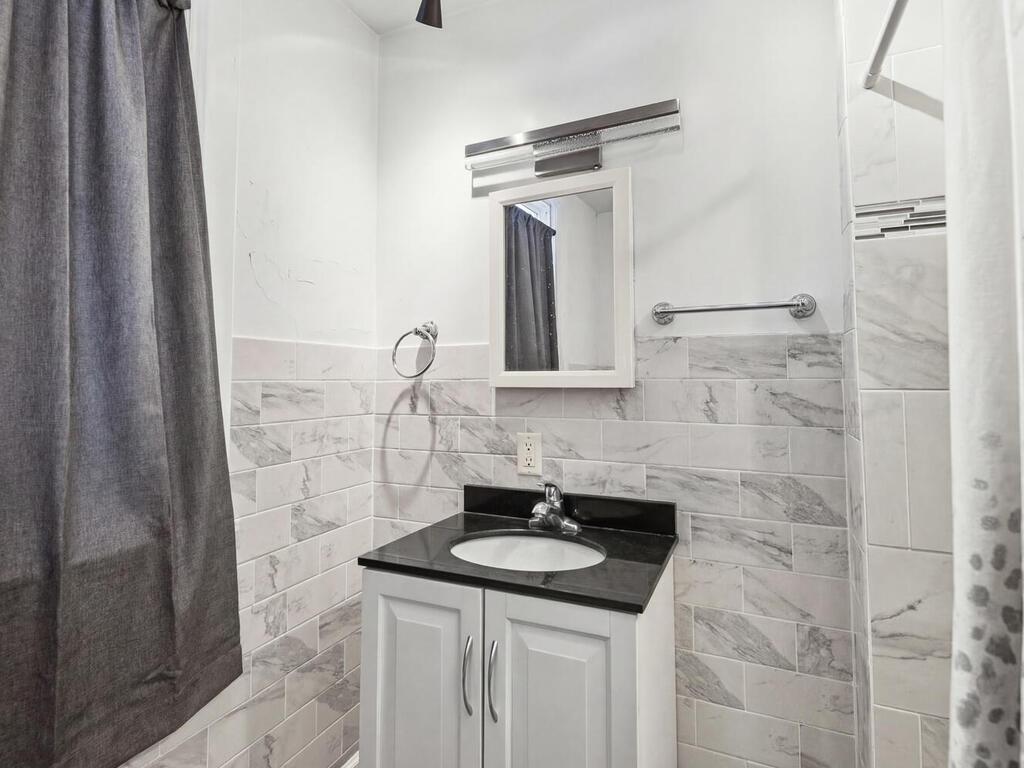 2425 Lyndale Avenue S Minneapolis MN 55405 7007502 image30