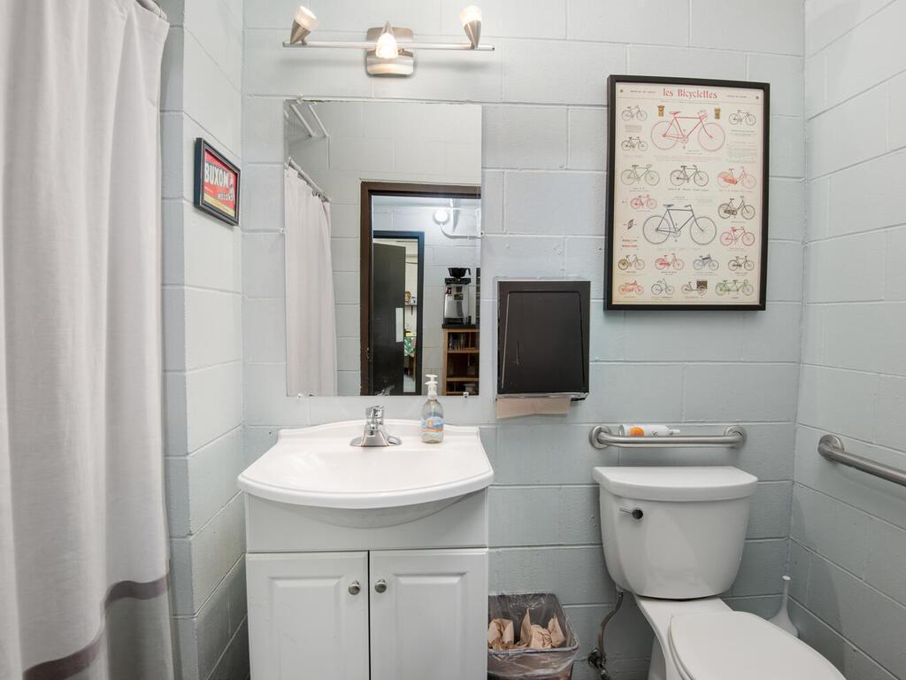 2425 Lyndale Avenue S Minneapolis MN 55405 7007502 image9