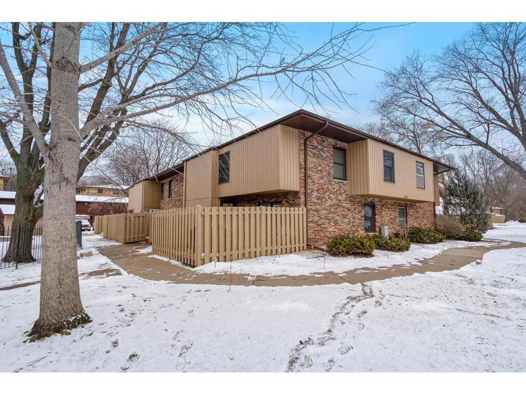 2425 Unity Avenue N Golden Valley MN 55422 6472876 image1
