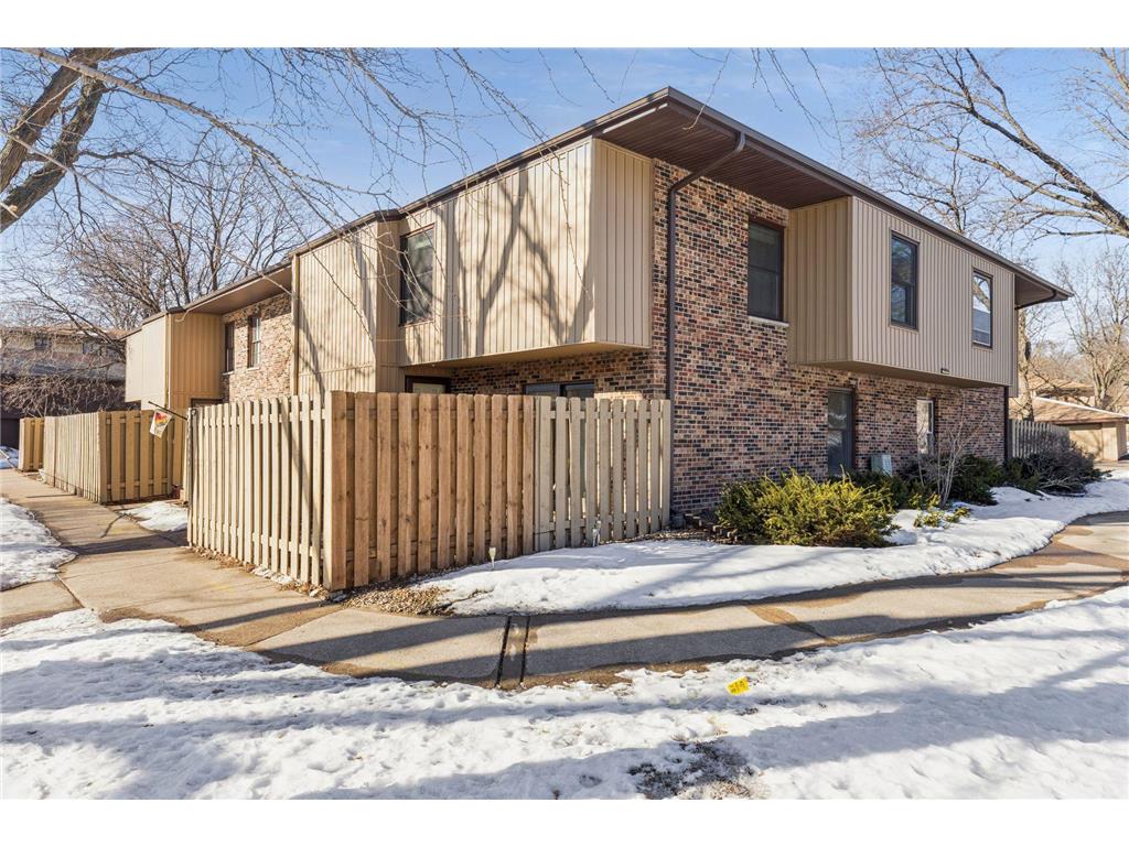2425 Unity Avenue N Golden Valley MN 55422 7019378 image1