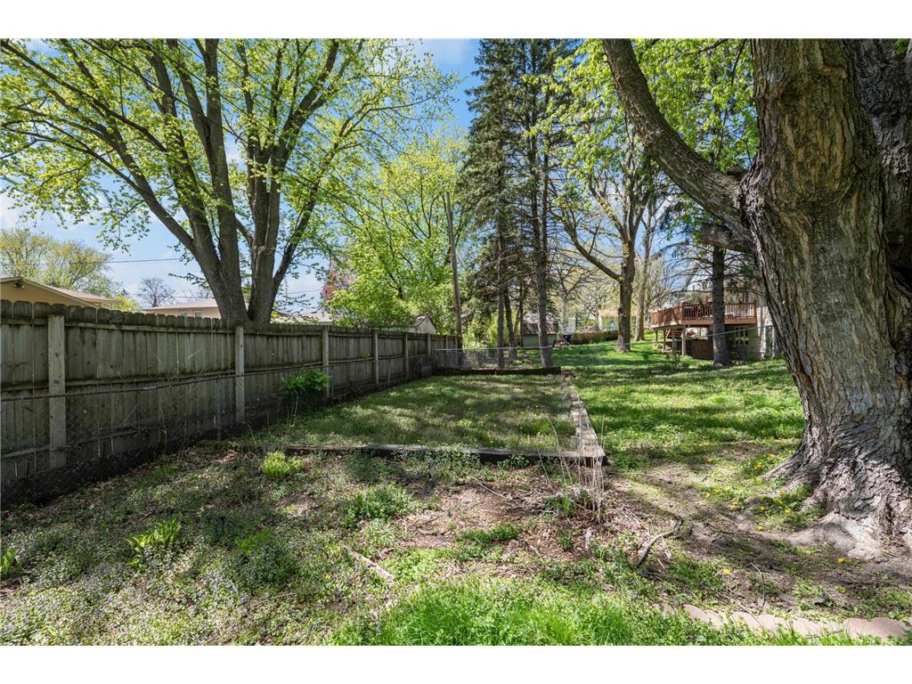 2428 Beam Avenue North Saint Paul MN 55109 7067554 image23
