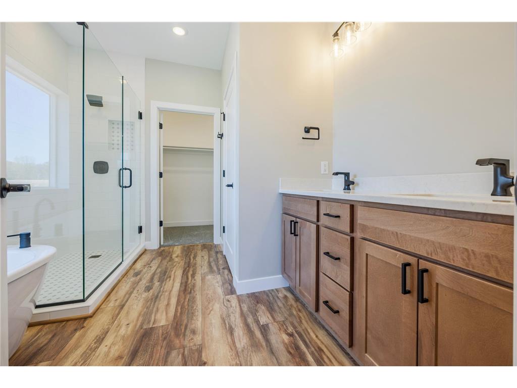 2429 County Line Avenue East Farmington WI 54017 7066380 image23