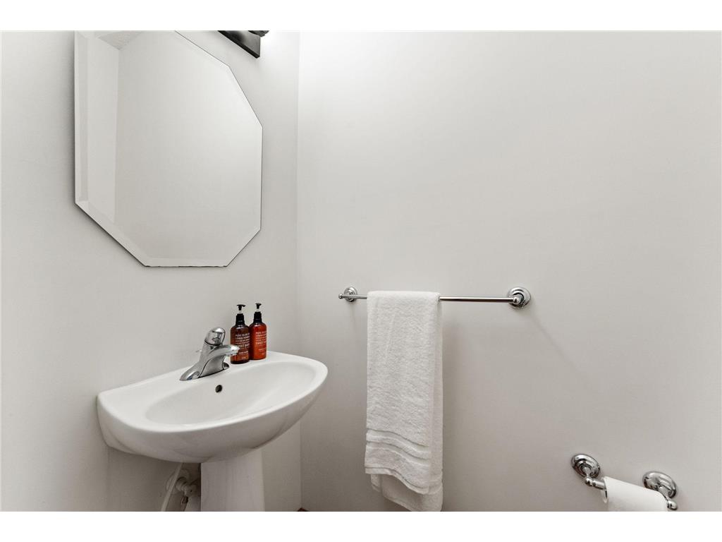 2430 Golf Drive Woodbury MN 55129 6803919 image19