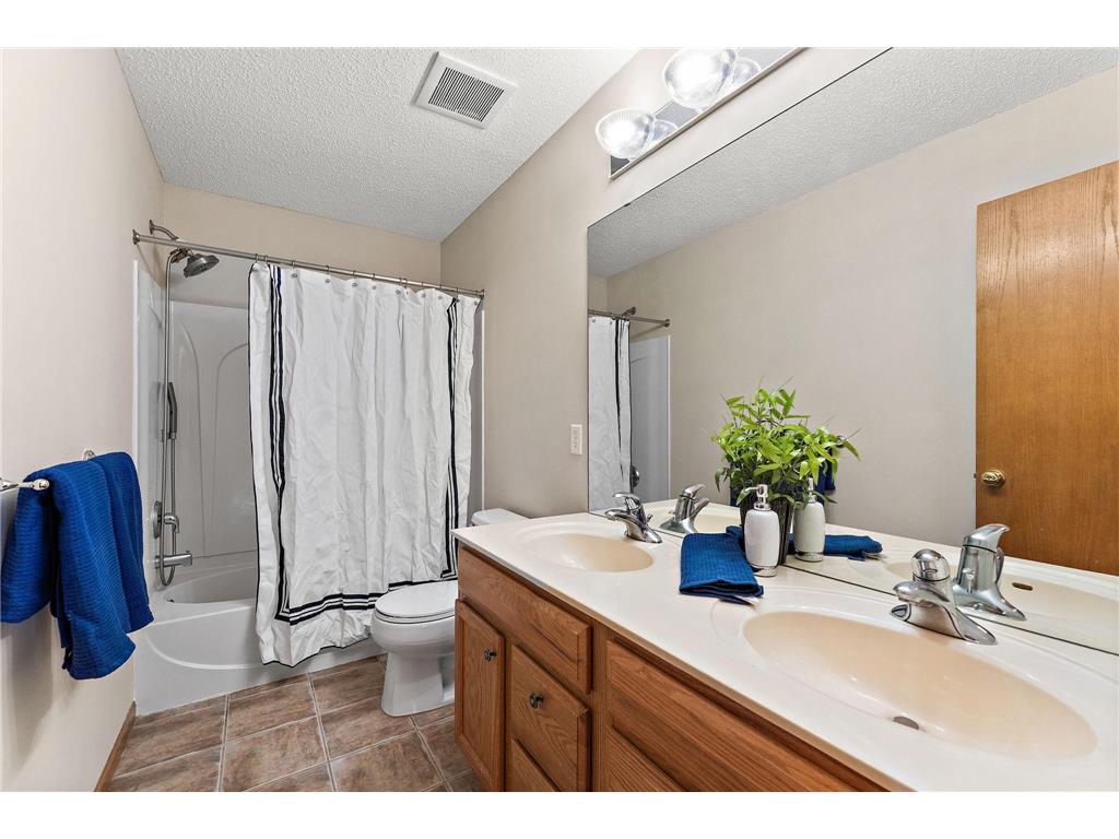 2430 Golf Drive Woodbury MN 55129 6803919 image29