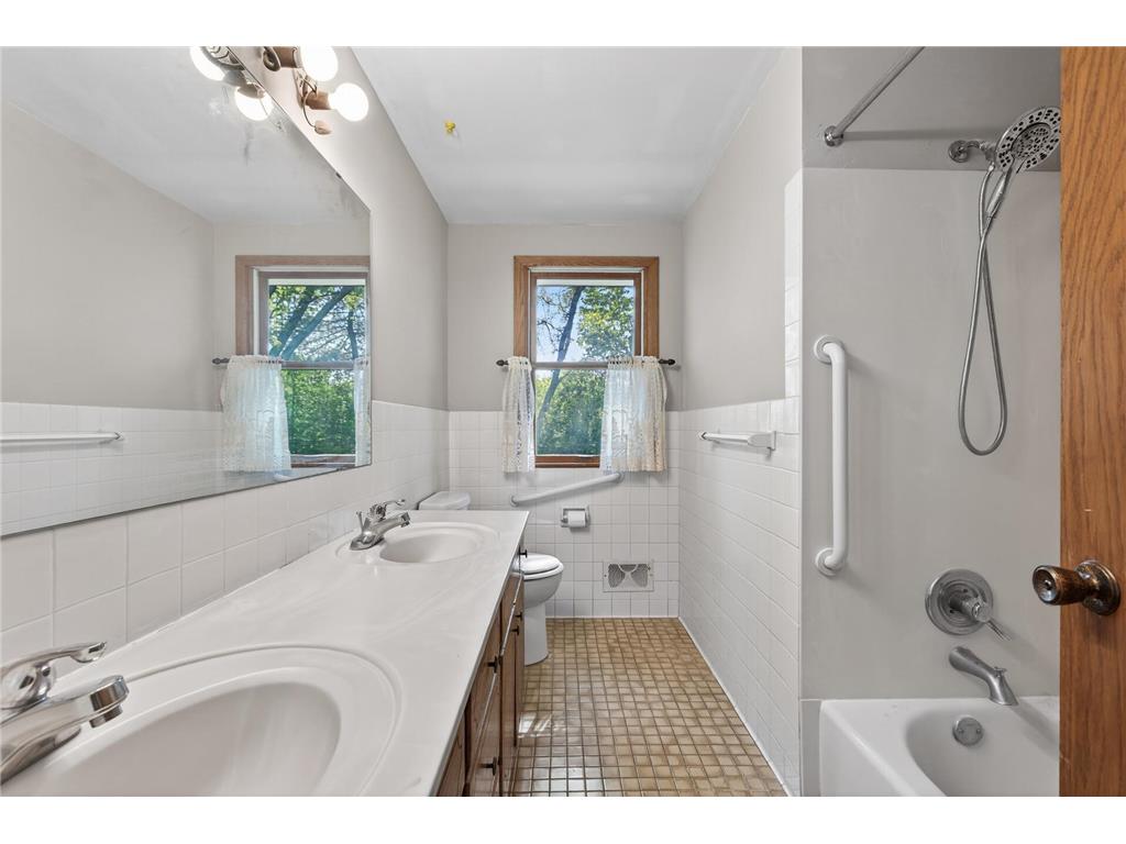 2431 Francis Street South Saint Paul MN 55075 7074198 image19