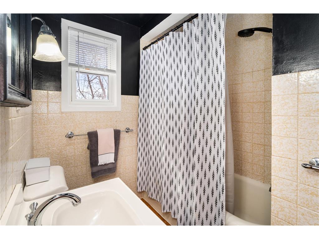 2431 Hammond Avenue Superior WI 54880 7062609 image24