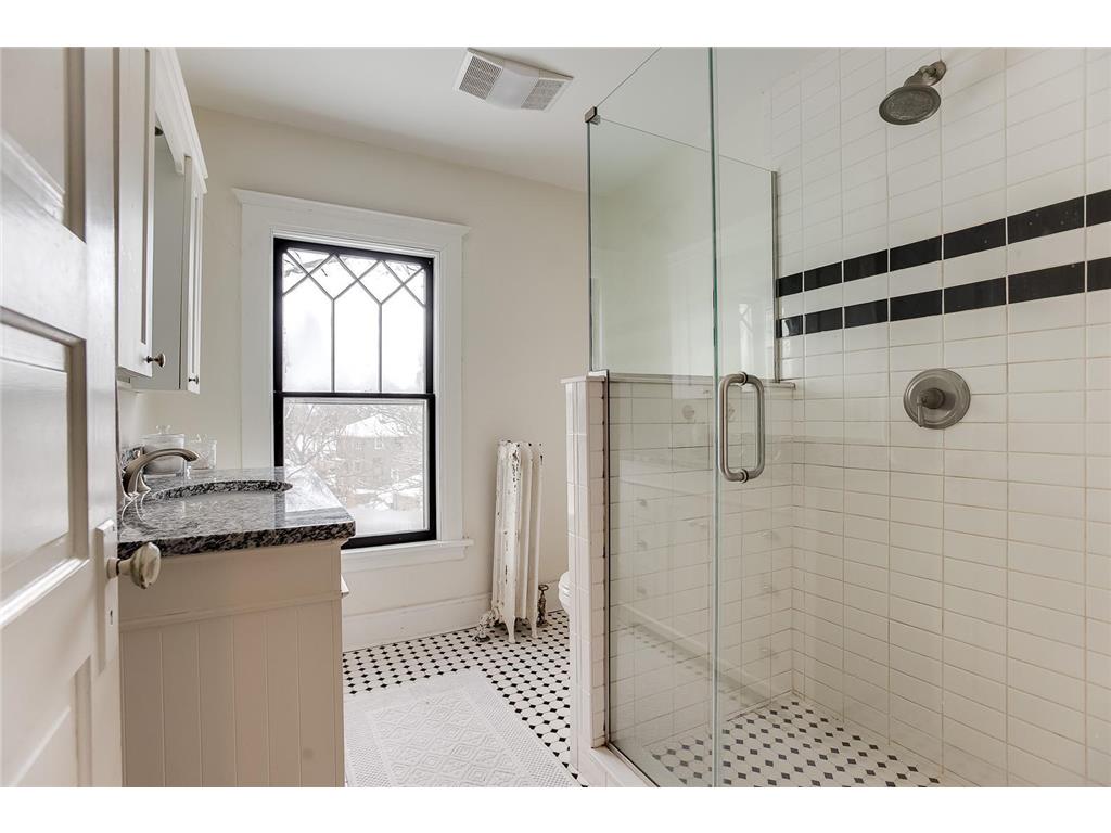 2433 W 22nd Street Minneapolis MN 55405 7057969 image10