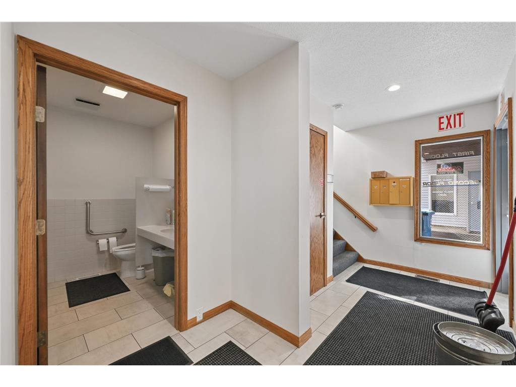 2434 Commerce Boulevard Mound MN 55364 - Lake Minnetonka 7064657 image24