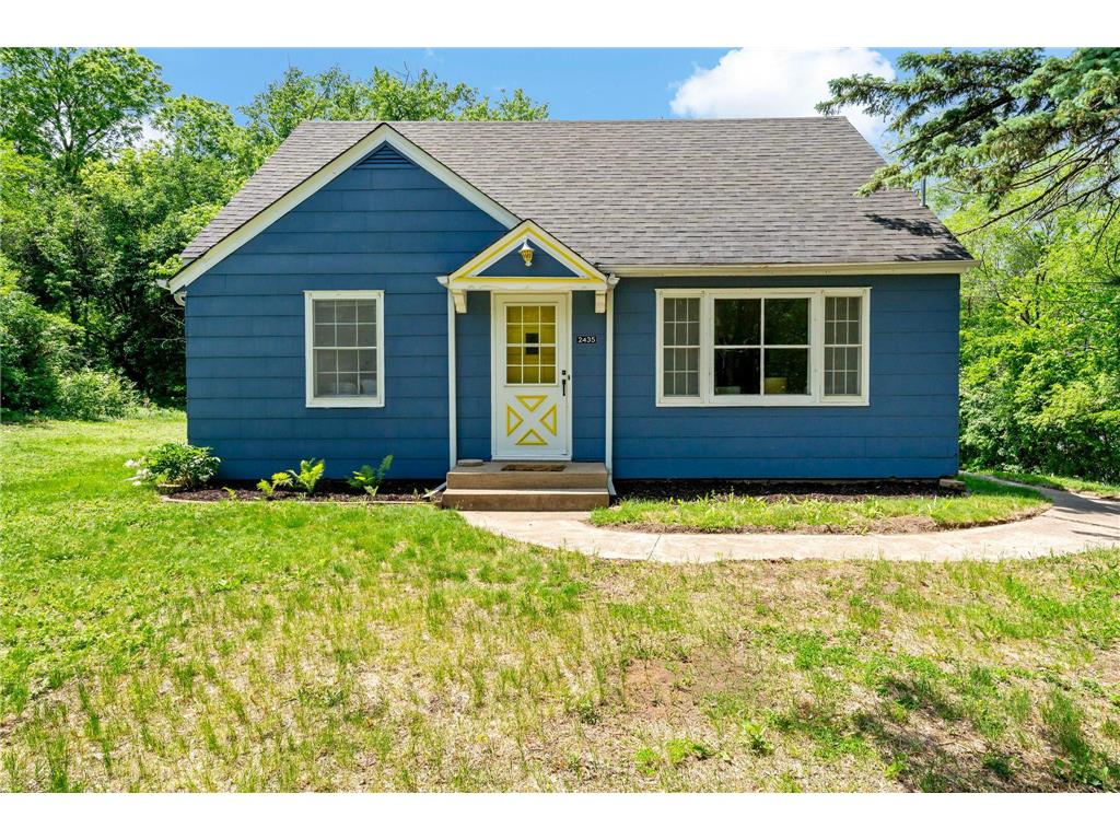 2435 Victoria Street N Roseville MN 55113 7029291 image1