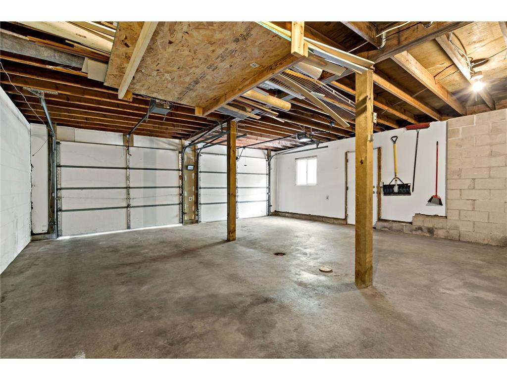 2435 Victoria Street N Roseville MN 55113 7029291 image24