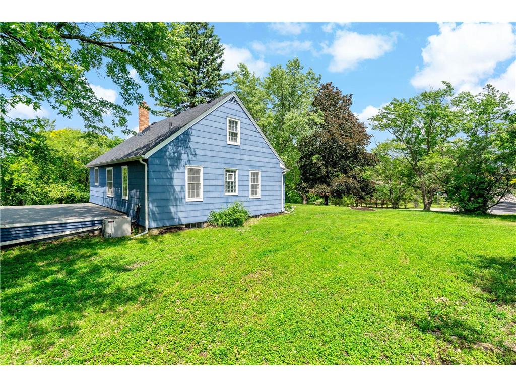 2435 Victoria Street N Roseville MN 55113 7029291 image29