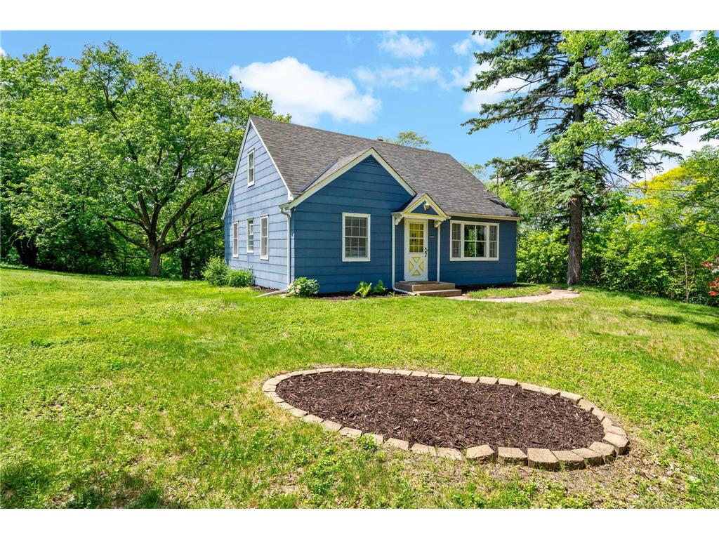 2435 Victoria Street N Roseville MN 55113 7029291 image3