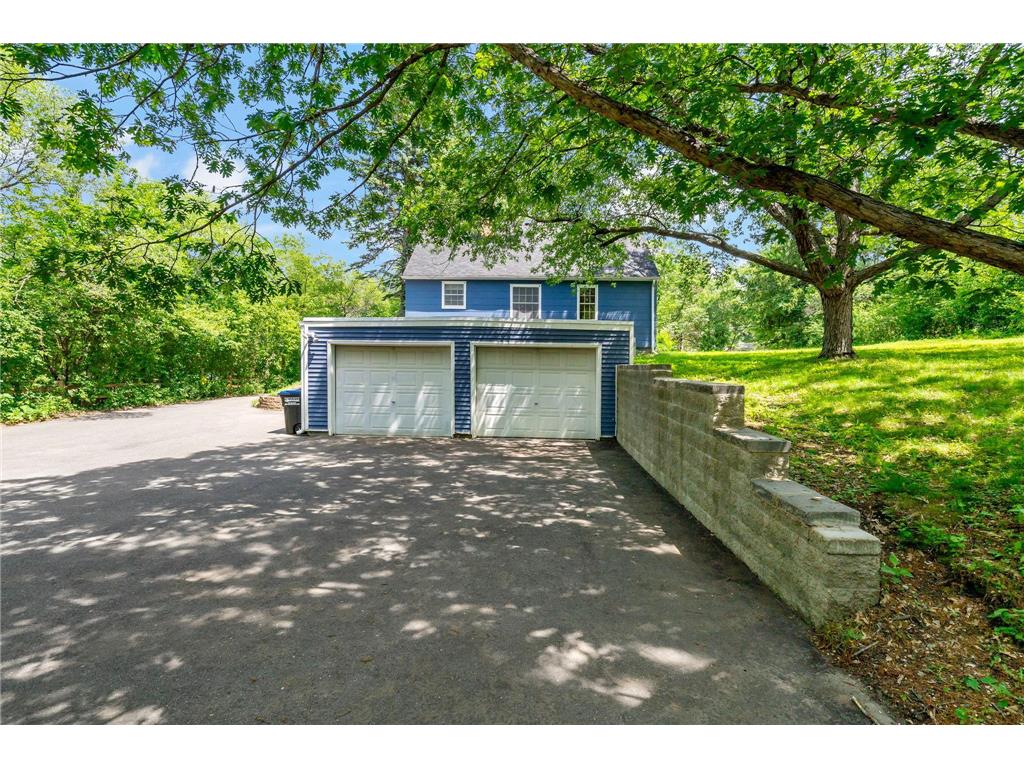 2435 Victoria Street N Roseville MN 55113 7029291 image30