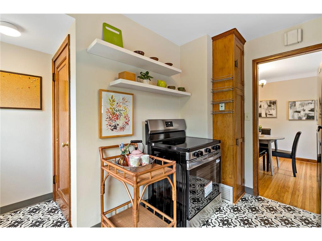 2435 Victoria Street N Roseville MN 55113 7029291 image9