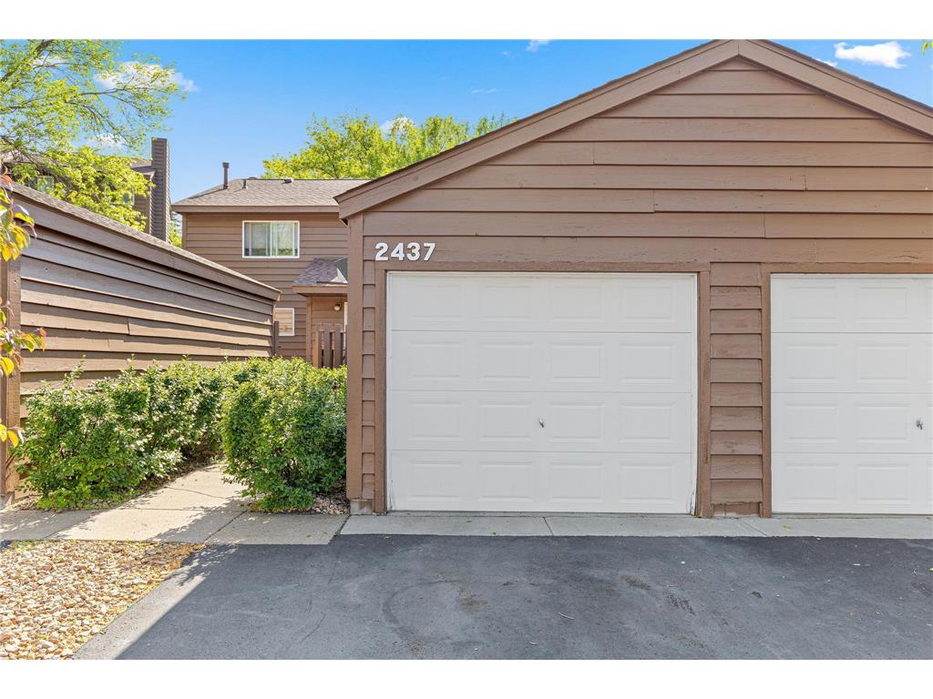2437 Crestwood Drive North Saint Paul MN 55109 6534835 image1