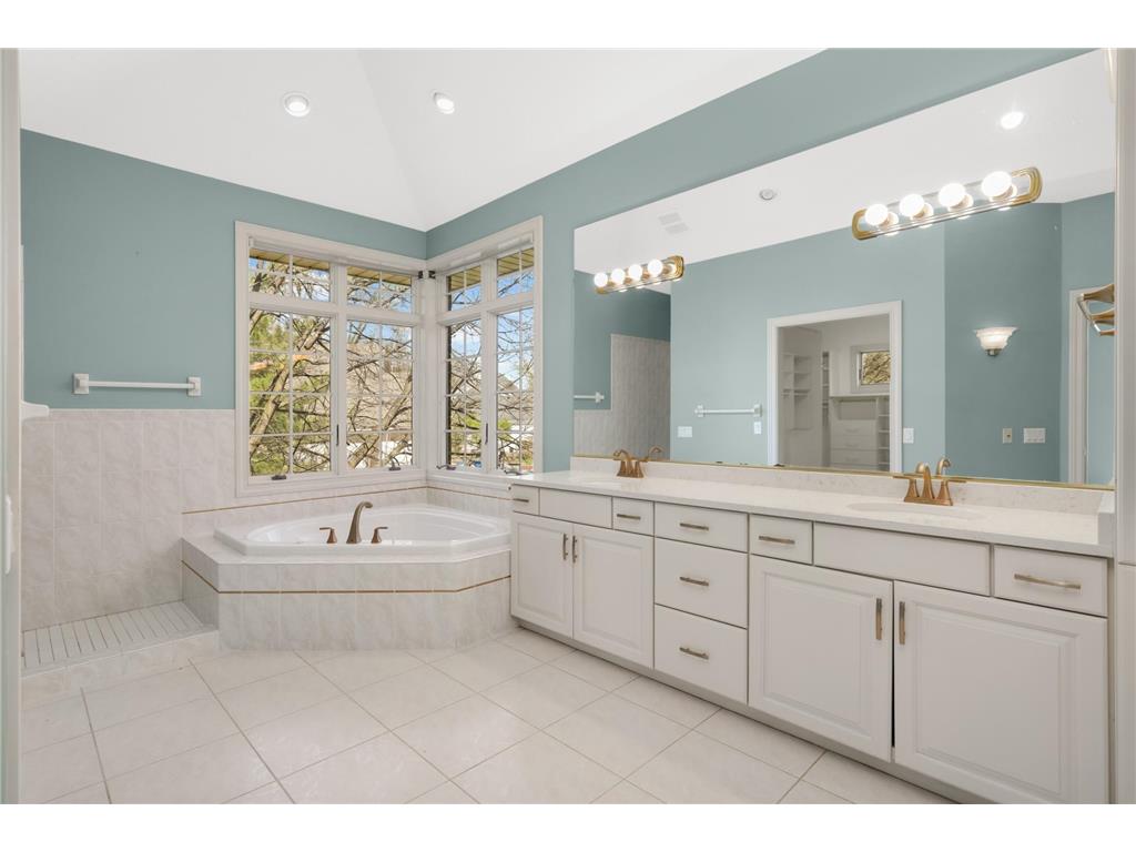 2437 Sunset Court Little Canada MN 55117 7047736 image37