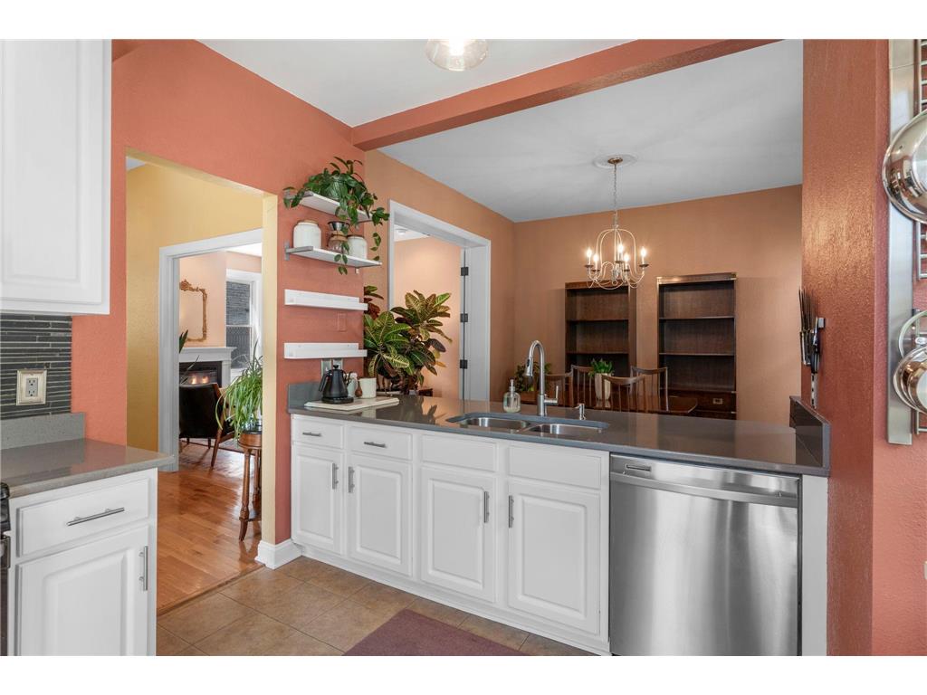 2439 Park Avenue #F Minneapolis MN 55404 7076719 image6