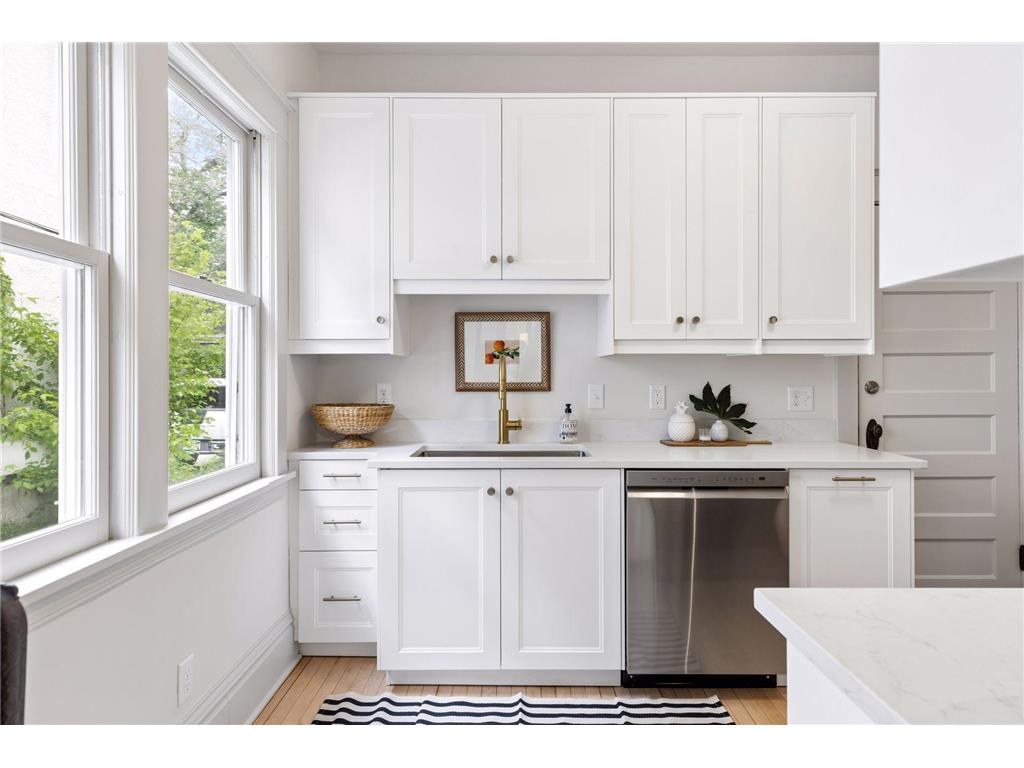 2441 Dupont Avenue S Minneapolis MN 55405 7081567 image11