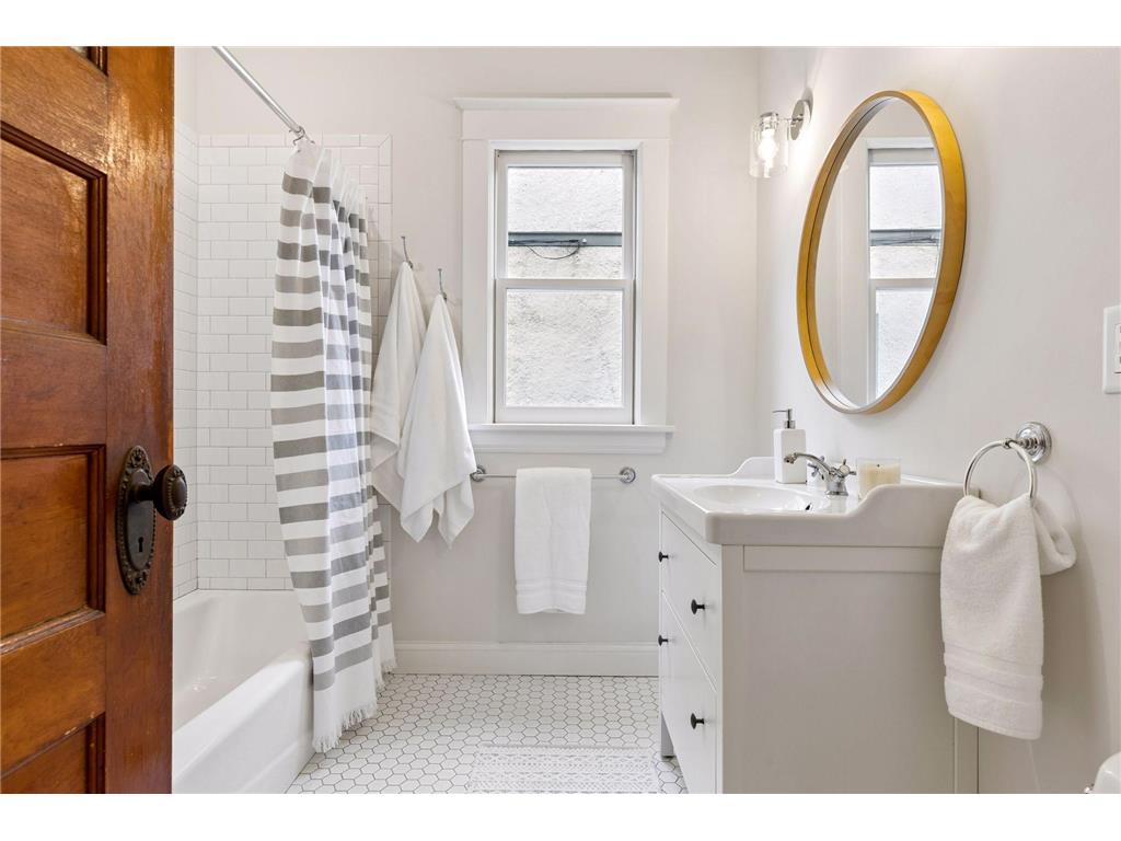 2441 Dupont Avenue S Minneapolis MN 55405 7081567 image16