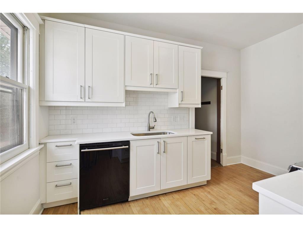 2441 Dupont Avenue S Minneapolis MN 55405 7081567 image29