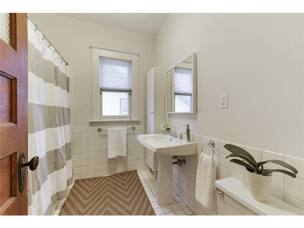 2441 Dupont Avenue S Minneapolis MN 55405 7081567 image35