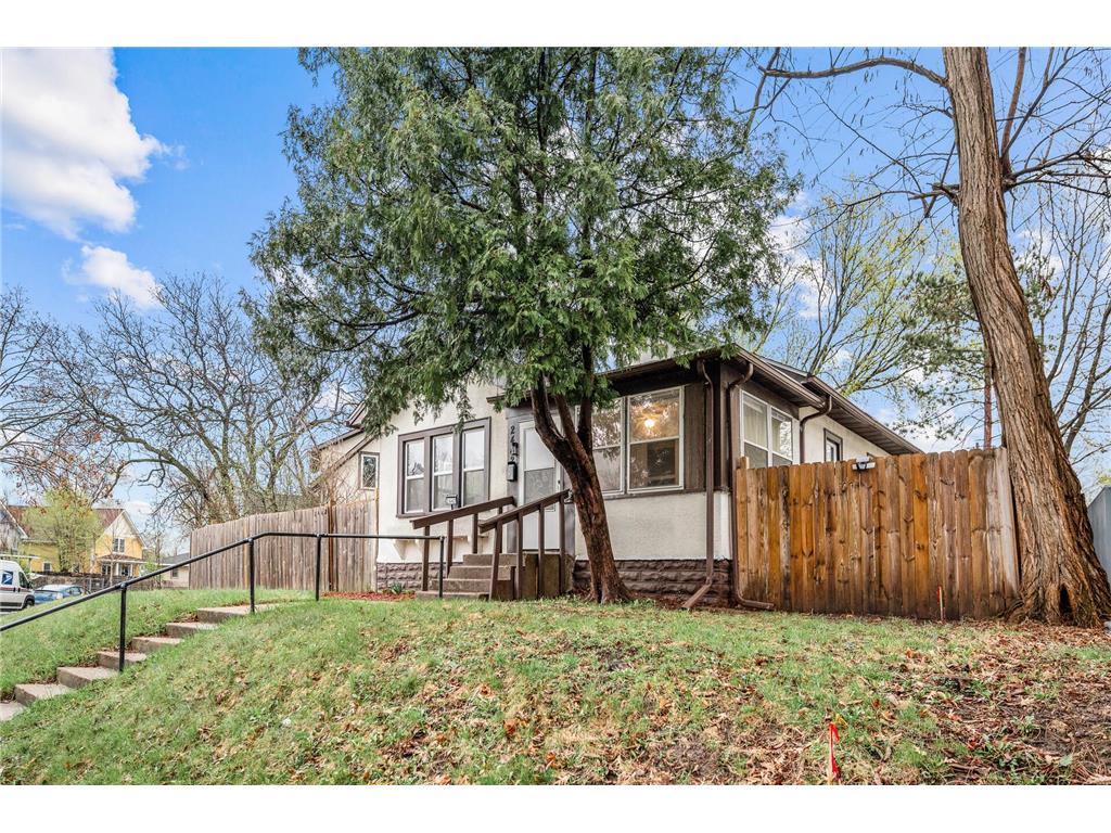 2442 Irving Avenue N Minneapolis MN 55411 6711467 image2