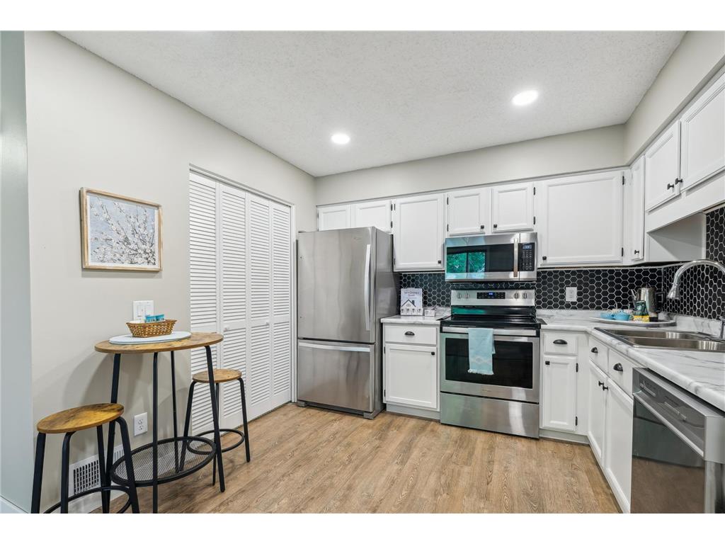 2443 Wimbledon Bay Woodbury MN 55125 6732803 image1