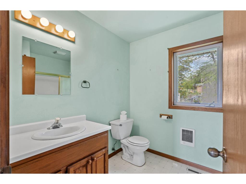 2445 16th Avenue E North Saint Paul MN 55109 7076561 image9
