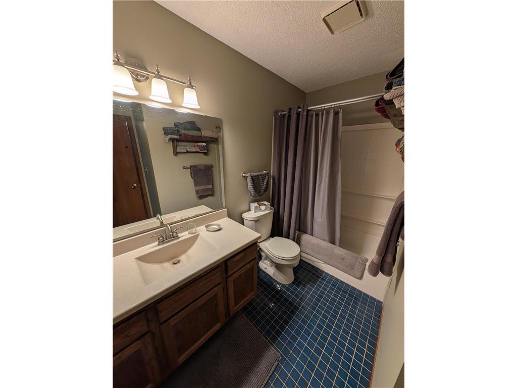 2445 Crestwood Drive North Saint Paul MN 55109 7017690 image15